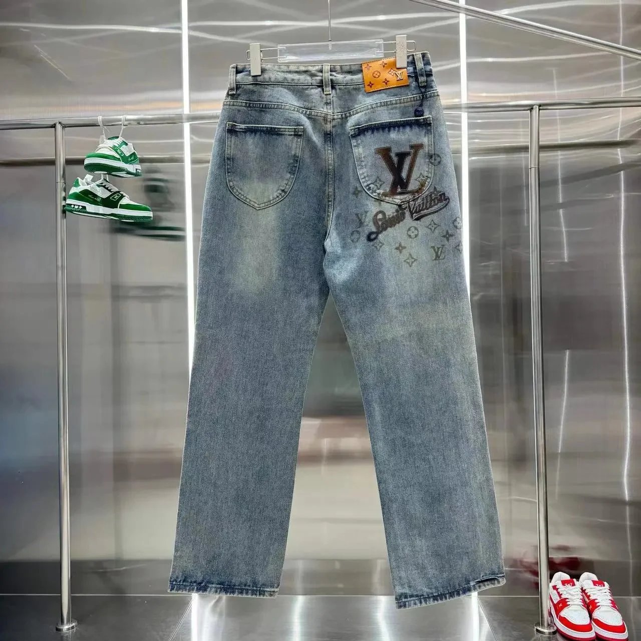 L..V 4