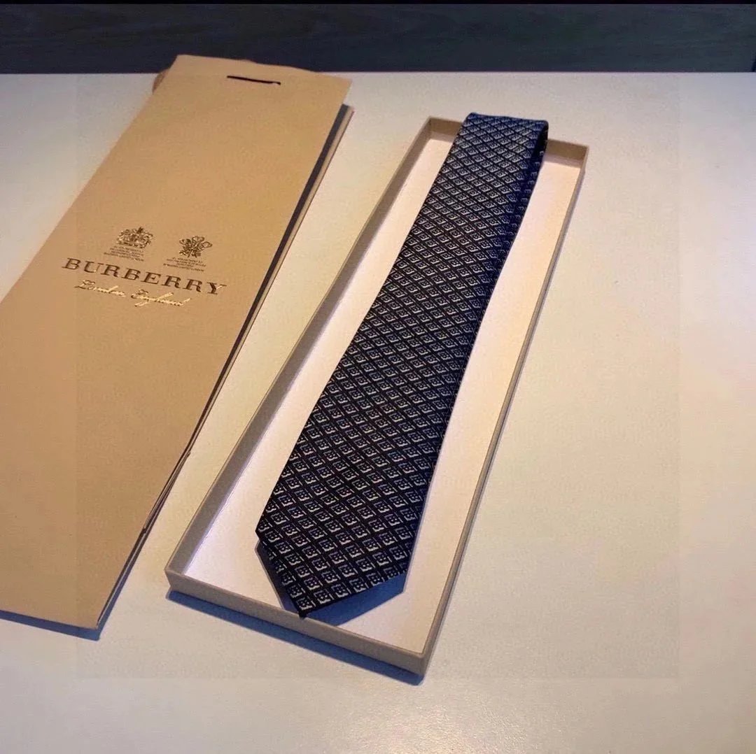 巴宝莉09（带盒）