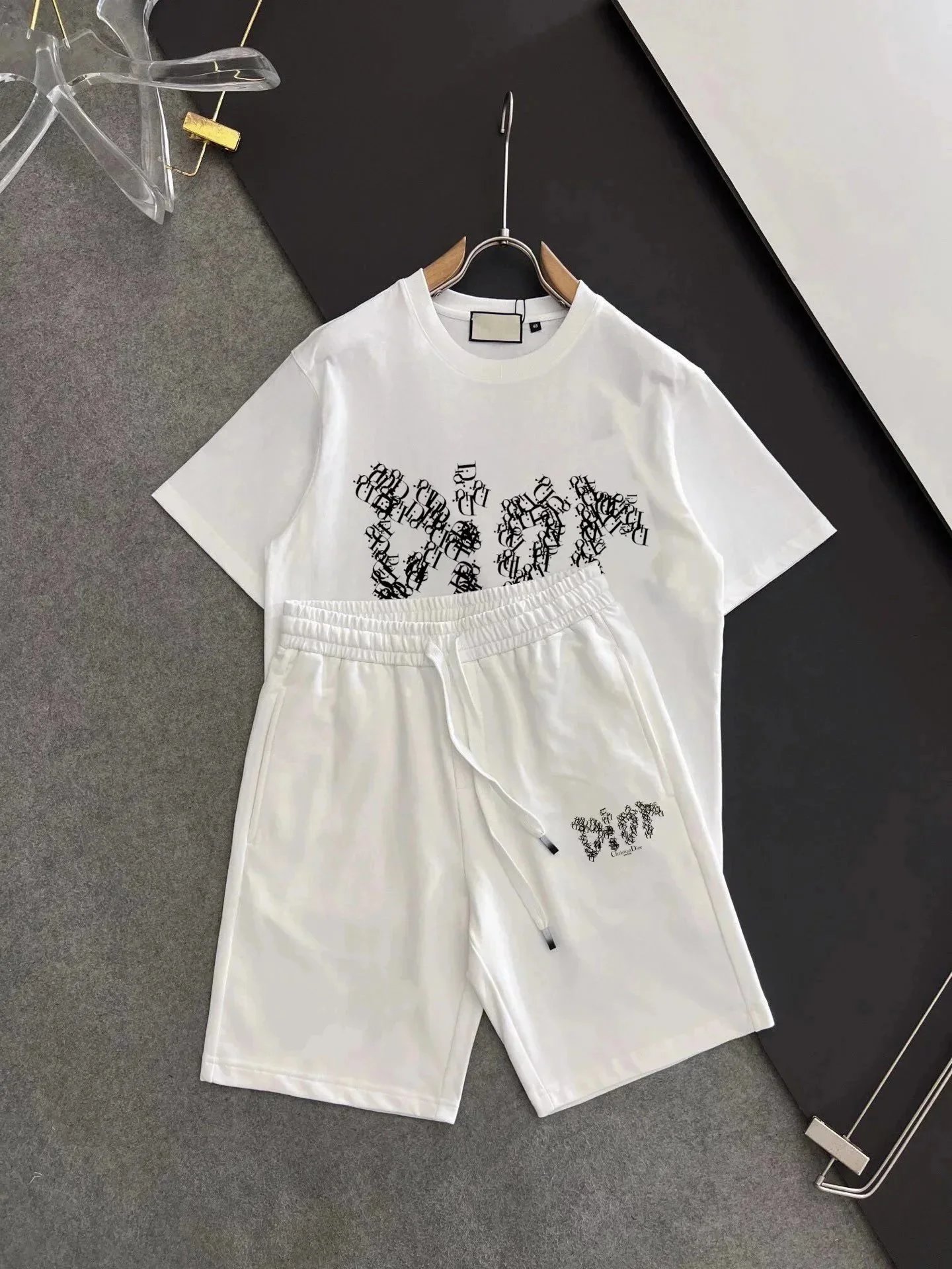 03白色