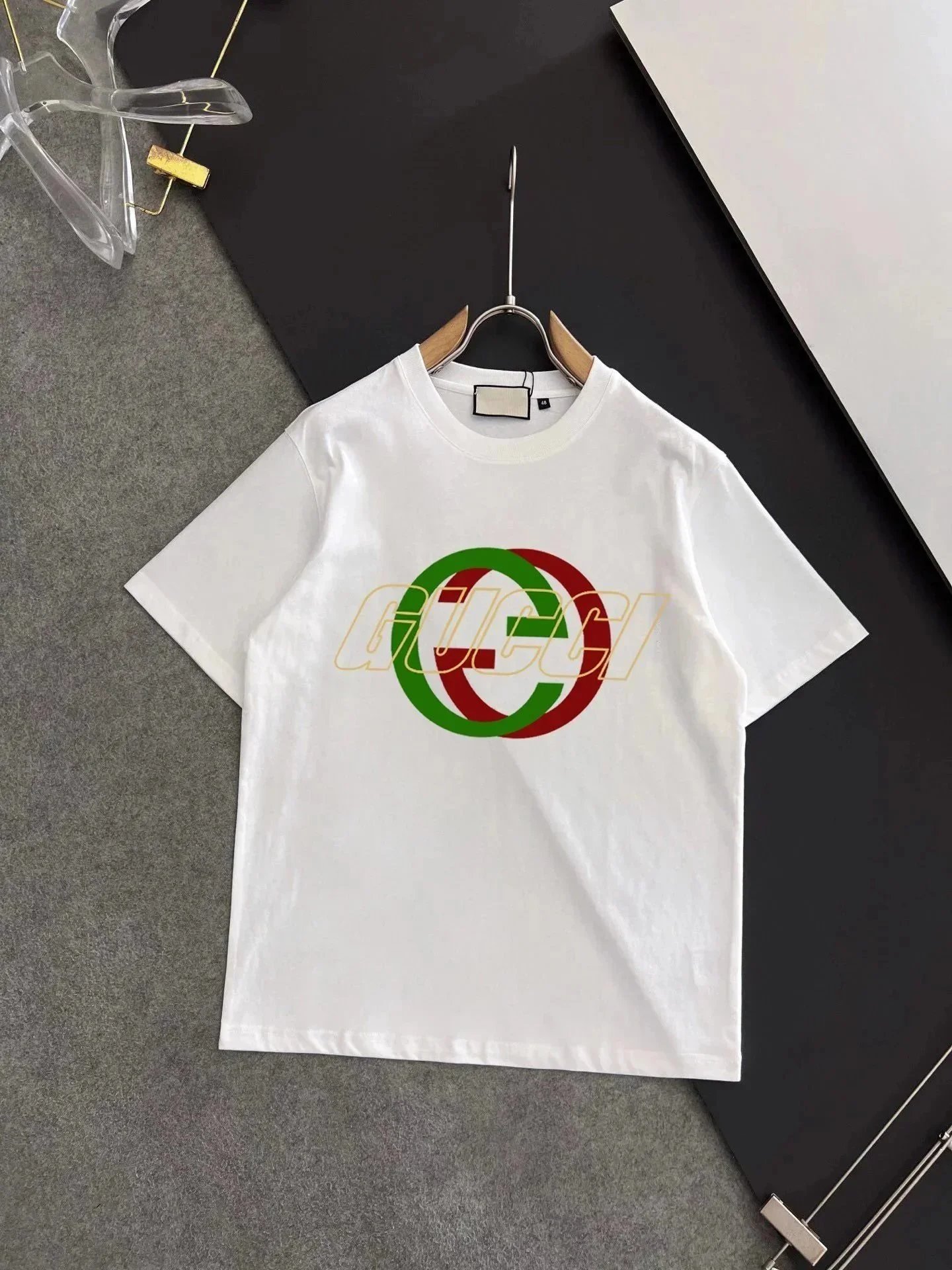 24白色