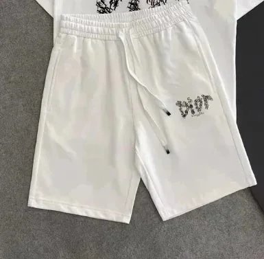 28白色