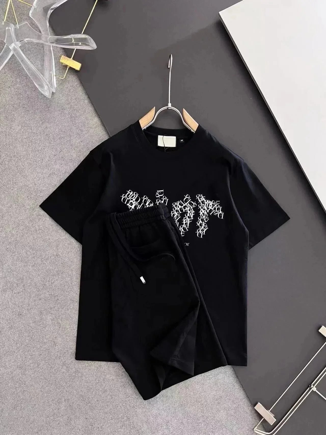 04黑色