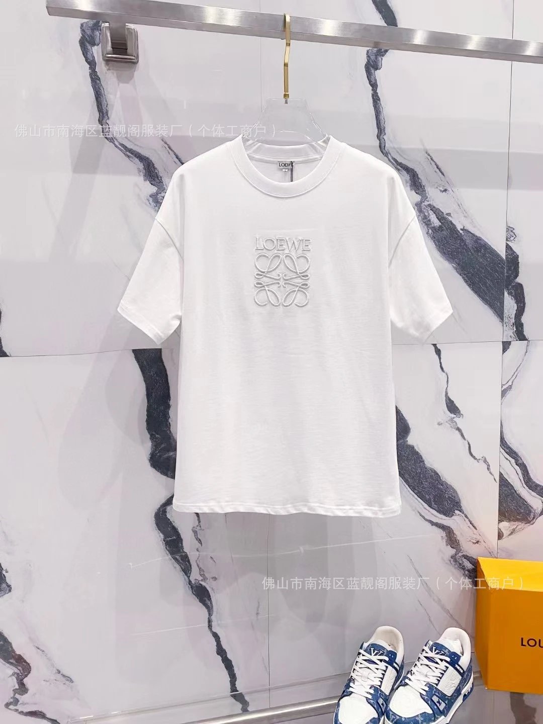 C09白色
