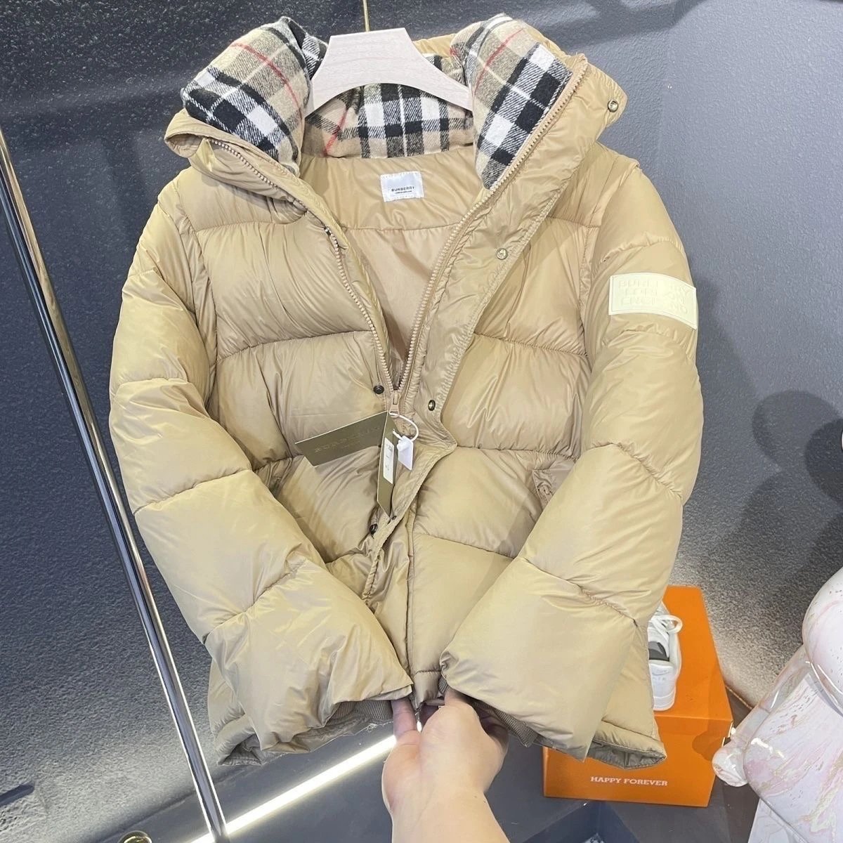 卡其色Burberry羽绒服