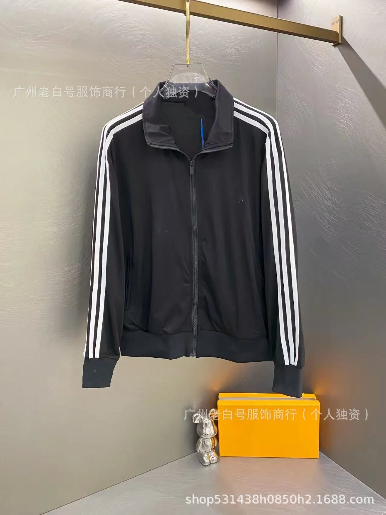 ir9893黑色冲锋衣（丝滑面料）