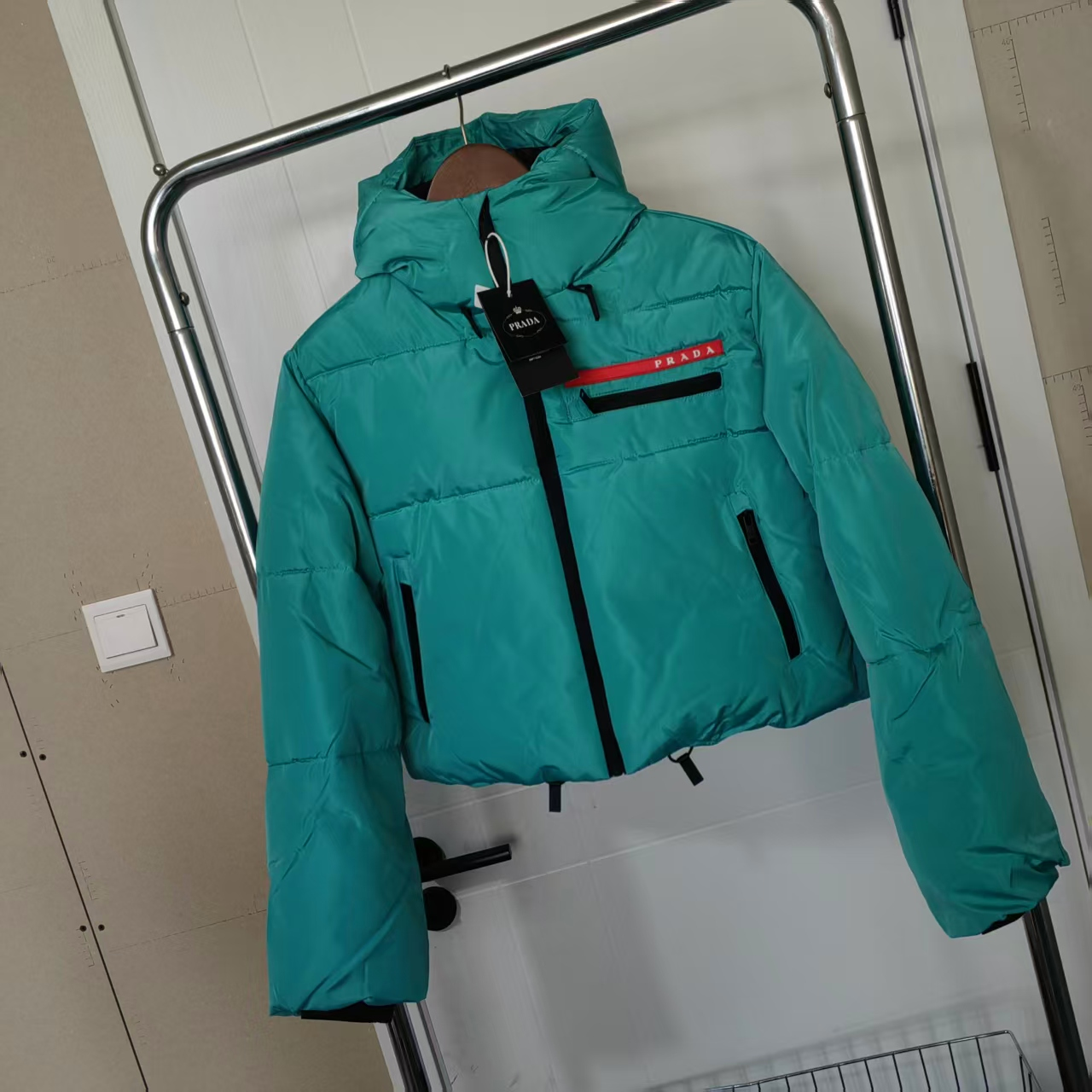 短款羽绒服字母小标粉 蓝绿色