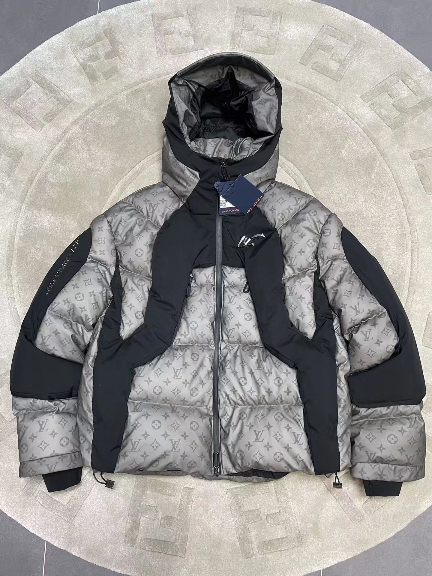 LV 高品质羽绒服（白鸭绒含量95%）