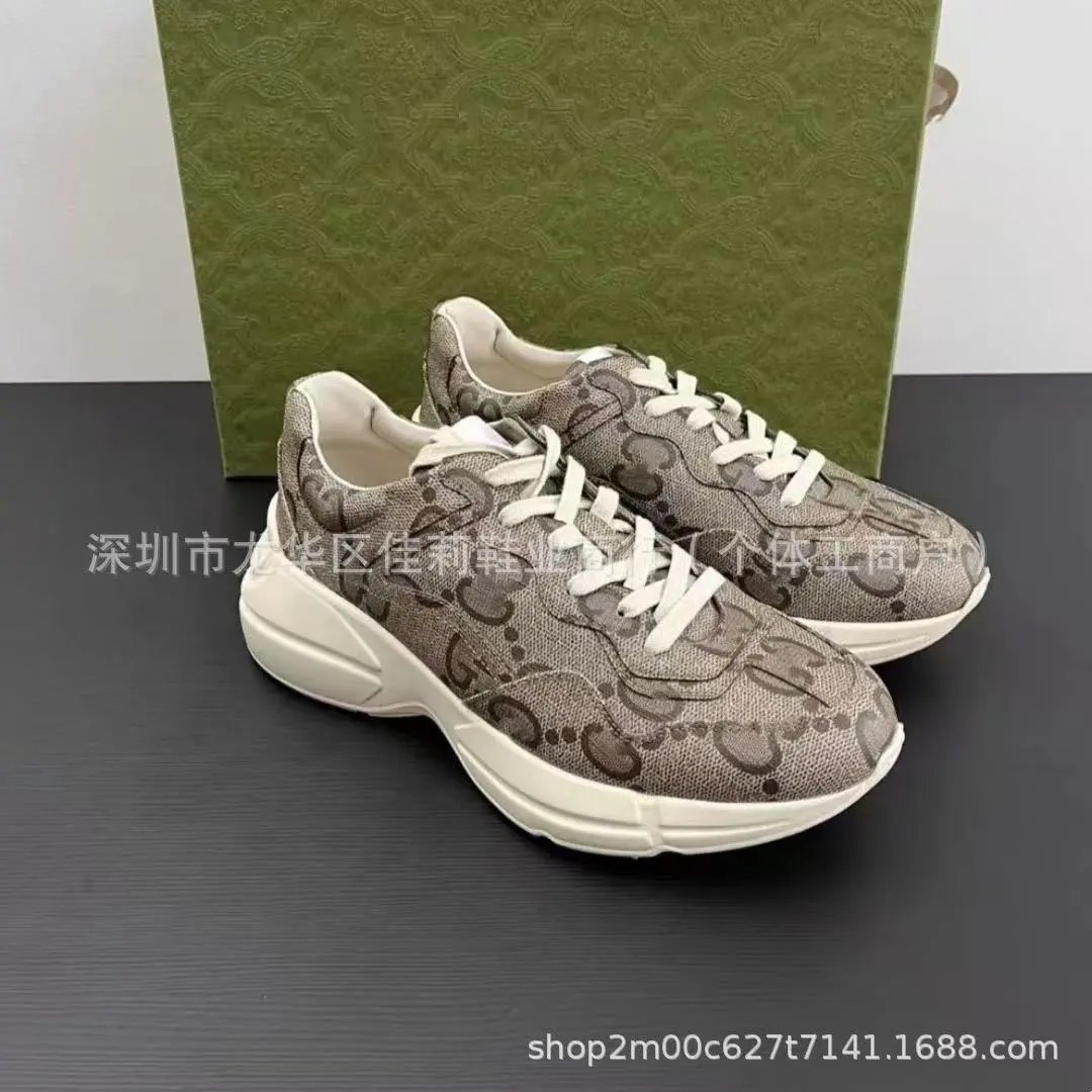 灰色