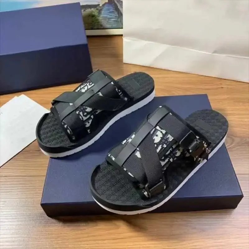 黑色卡扣
